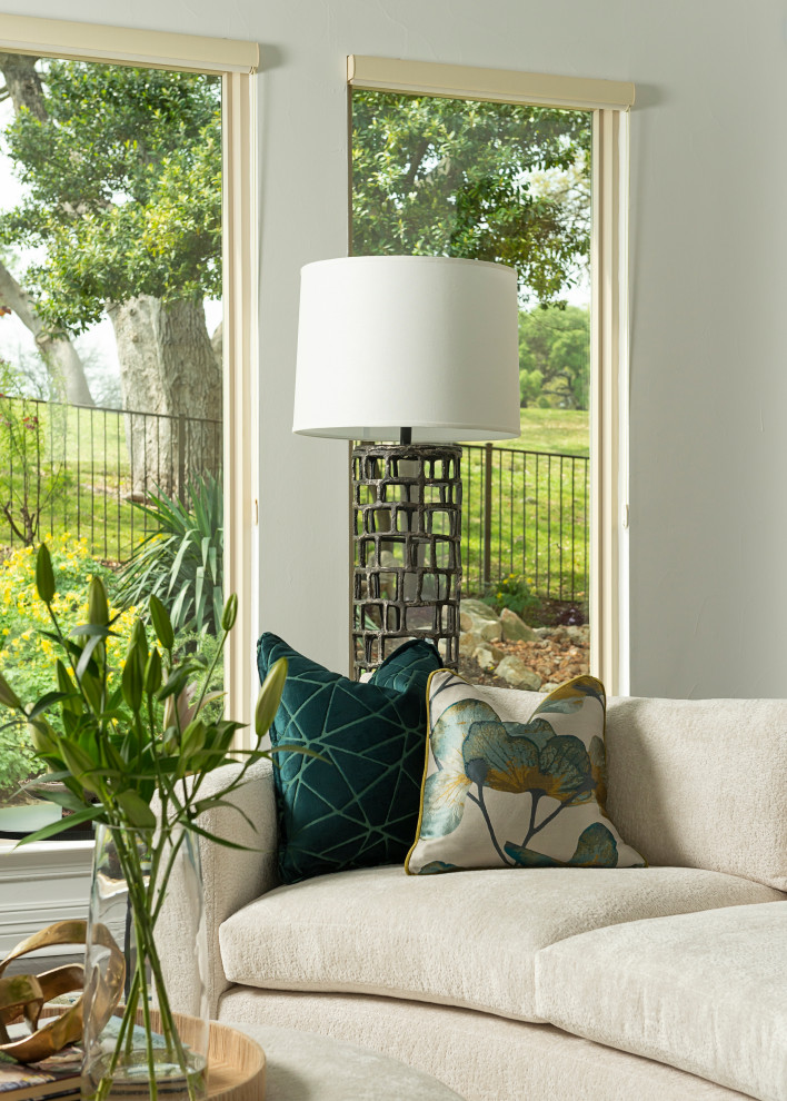 Example of a transitional home design design in Austin