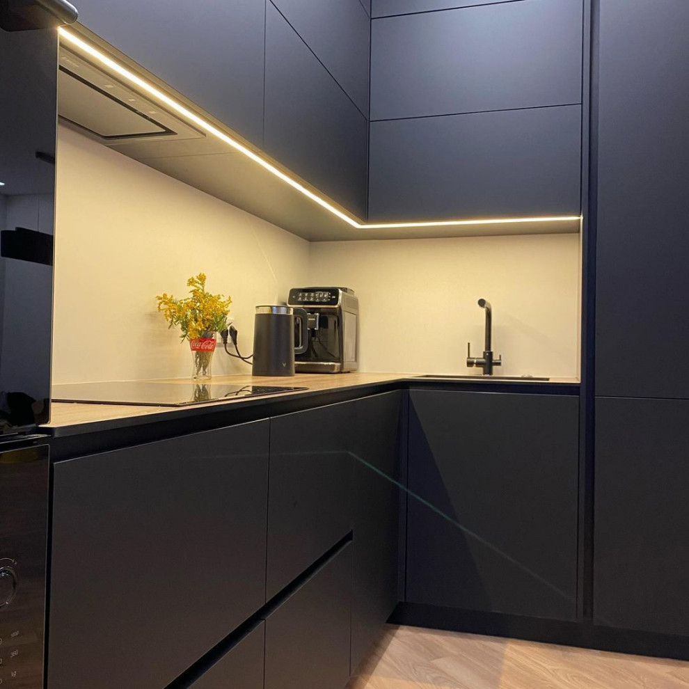 Кухня с фасадами Fenix