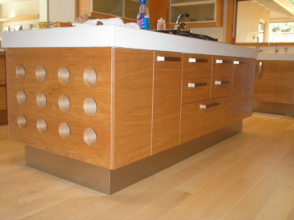 Inspiration for a contemporary kitchen remodel in Sacramento
