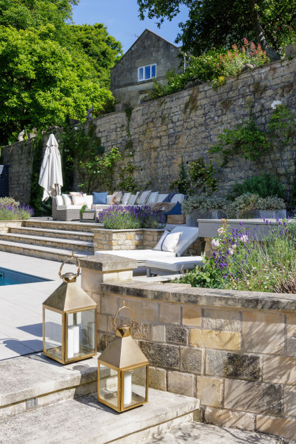 Italinate inspiration contemporary-courtyard