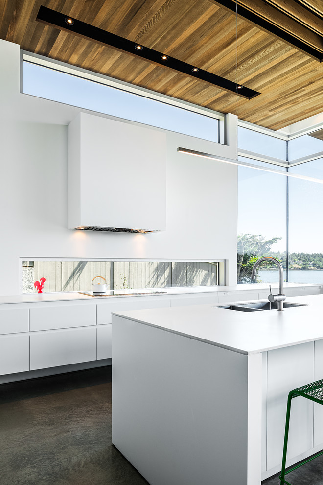 Kitchen - contemporary kitchen idea in Vancouver