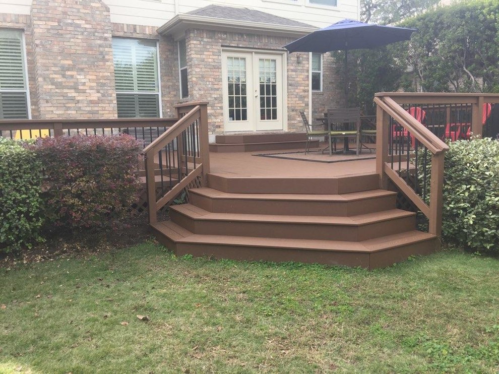 Example of a transitional deck design in Austin