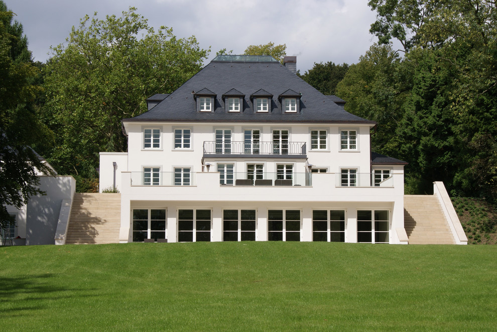 Large traditional three-storey white exterior in Dusseldorf with a hip roof.