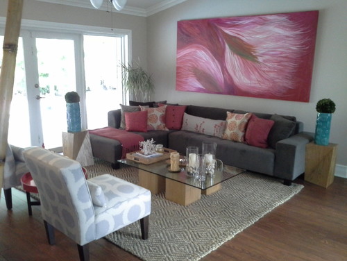 Need help for living room and dinnigroom flow  ... color i be force to accent with that color to bring that cougth alive  but i dont like it, please help to find the rigth palet and the rigth  decoration!