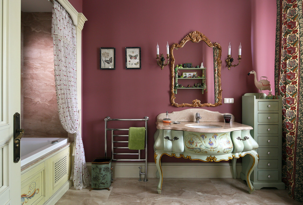 Inspiration for a traditional master bathroom in Moscow with green cabinets, an alcove tub, an undermount sink, a shower/bathtub combo, pink walls and a shower curtain.