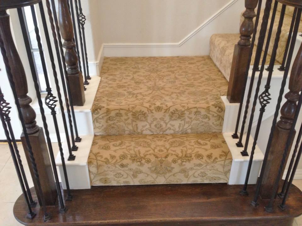 Photo of a large transitional carpeted l-shaped staircase in Dallas with carpet risers.