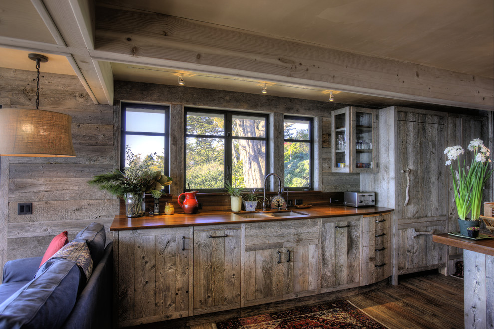 De La Luz Beach Style Kitchen Santa Barbara By Simmons And