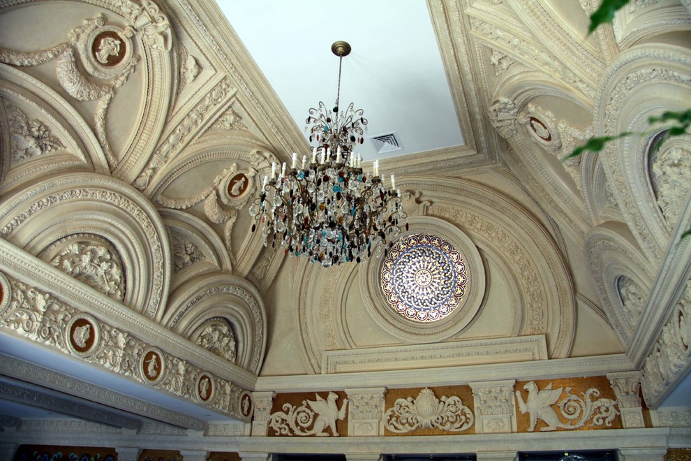 Бассейн в классическом стиле