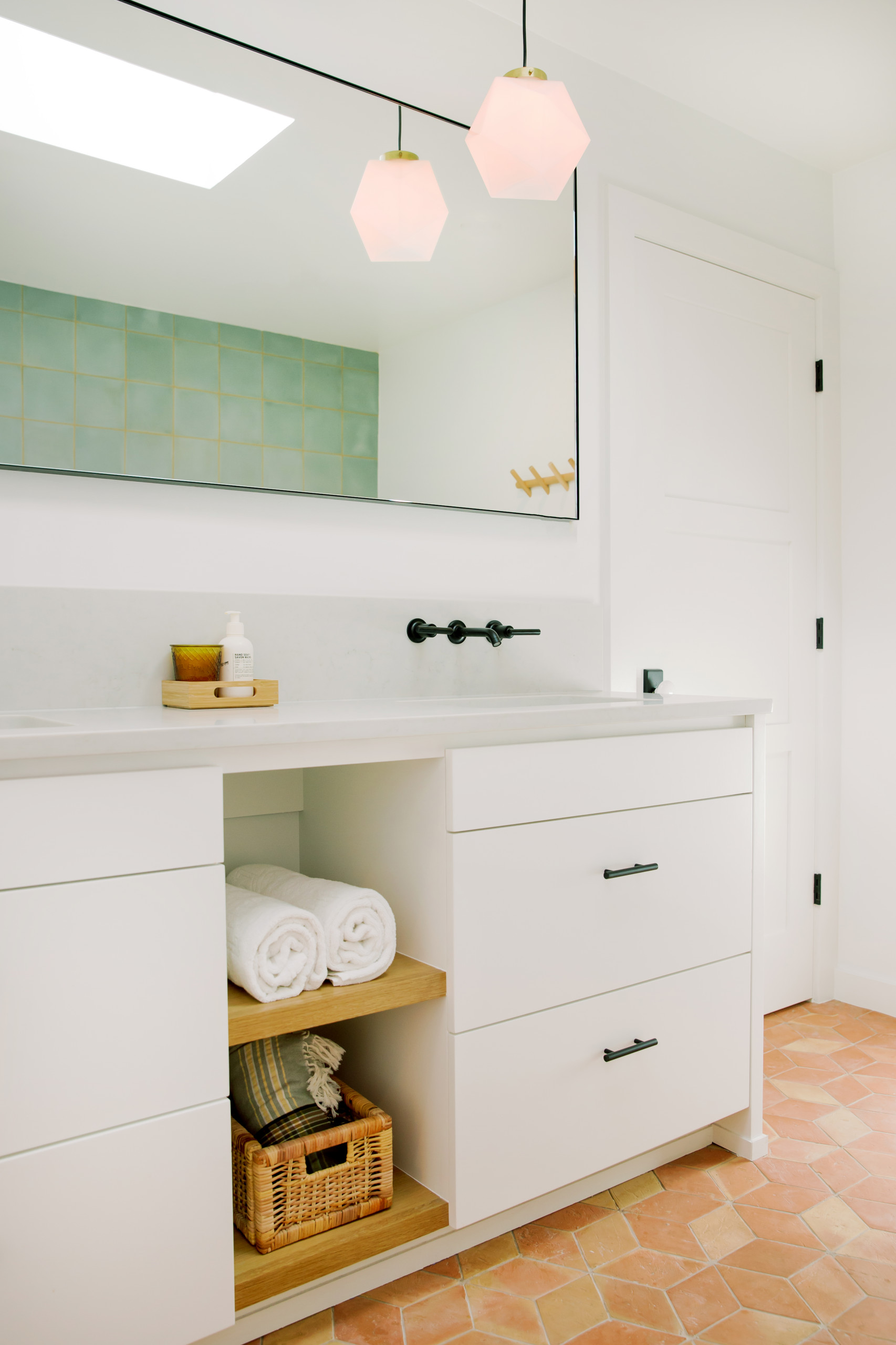 This Cool Teen Bathroom Features Bold Marble in 5 Different Spots
