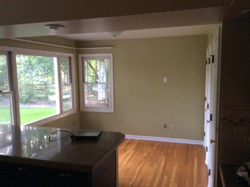 Kitchen - traditional kitchen idea in Cincinnati