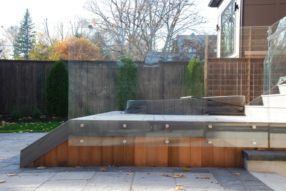 Example of a minimalist deck design in Toronto