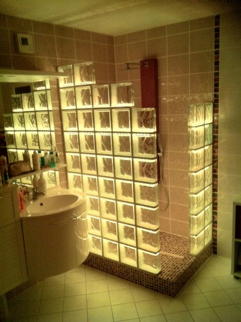 cabine de douche en briques de verre avec un éclairage par LED -  Contemporain - Grenoble - par Wiik Décoration Rénovation | Houzz