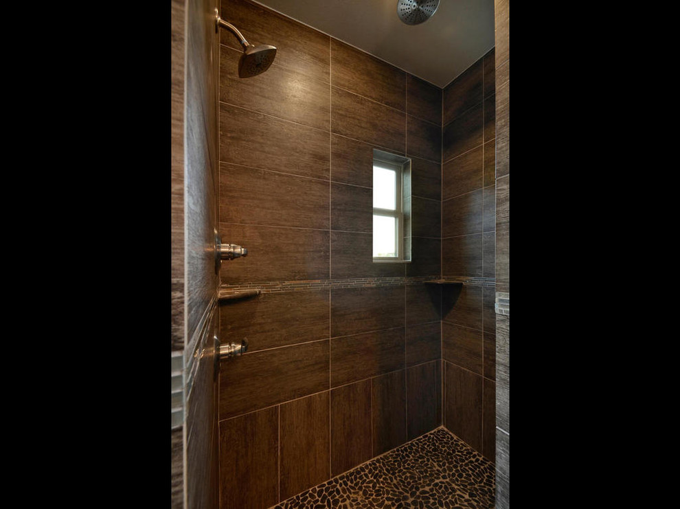 Photo of a contemporary bathroom in Austin.
