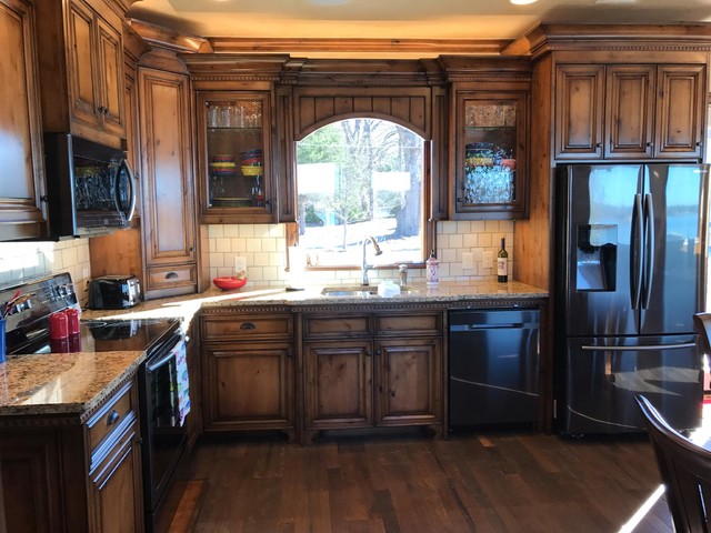 Inspiration for a mid-sized transitional home design remodel in Dallas