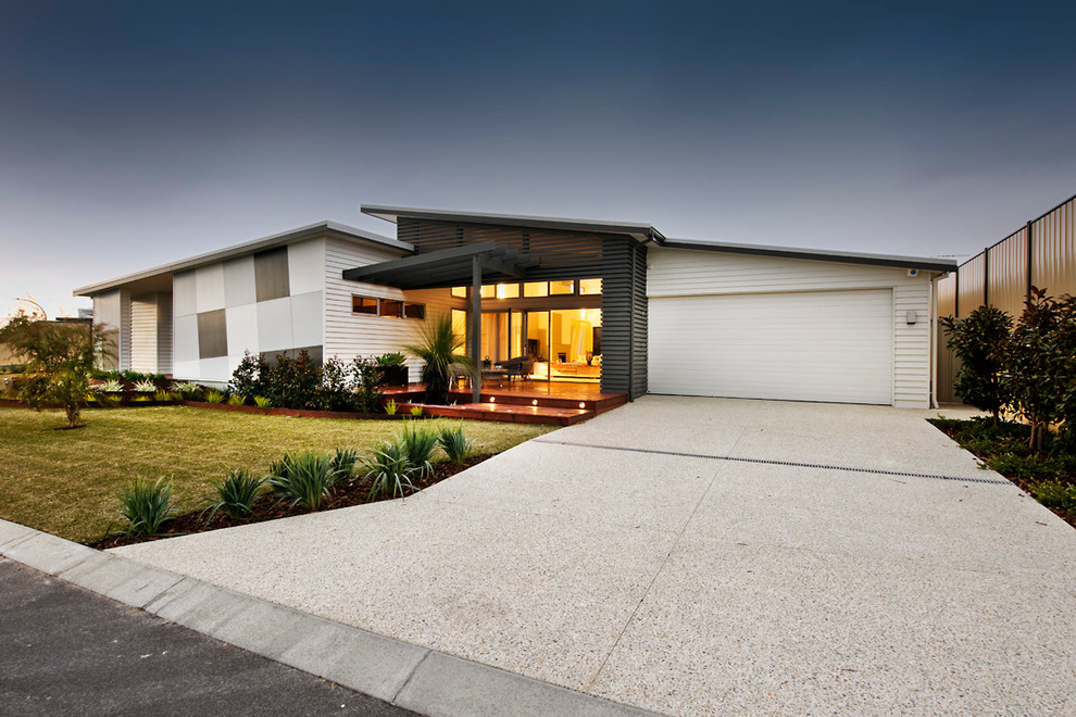 Design ideas for a contemporary one-storey exterior in Perth.