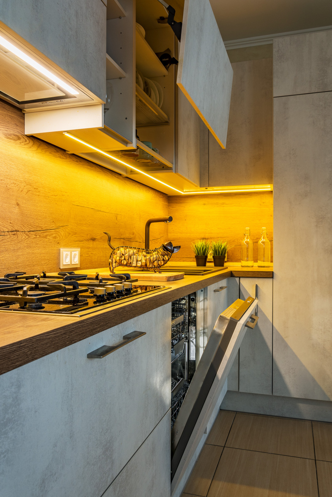 Кухня с фасадами под бетон в Заречном