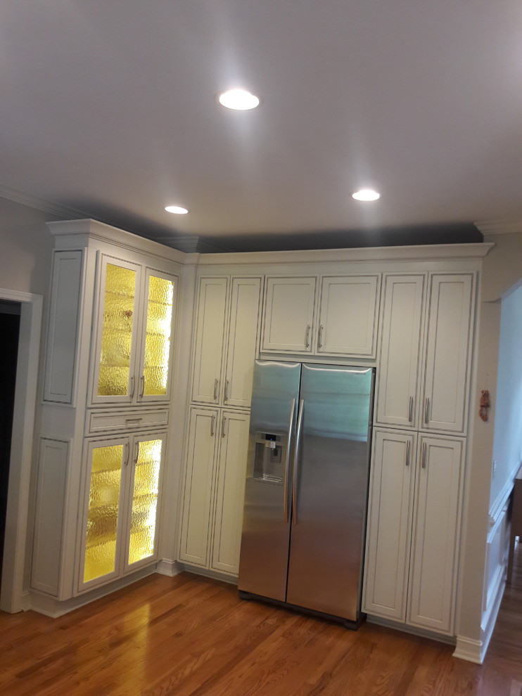 Example of a transitional kitchen design in Atlanta
