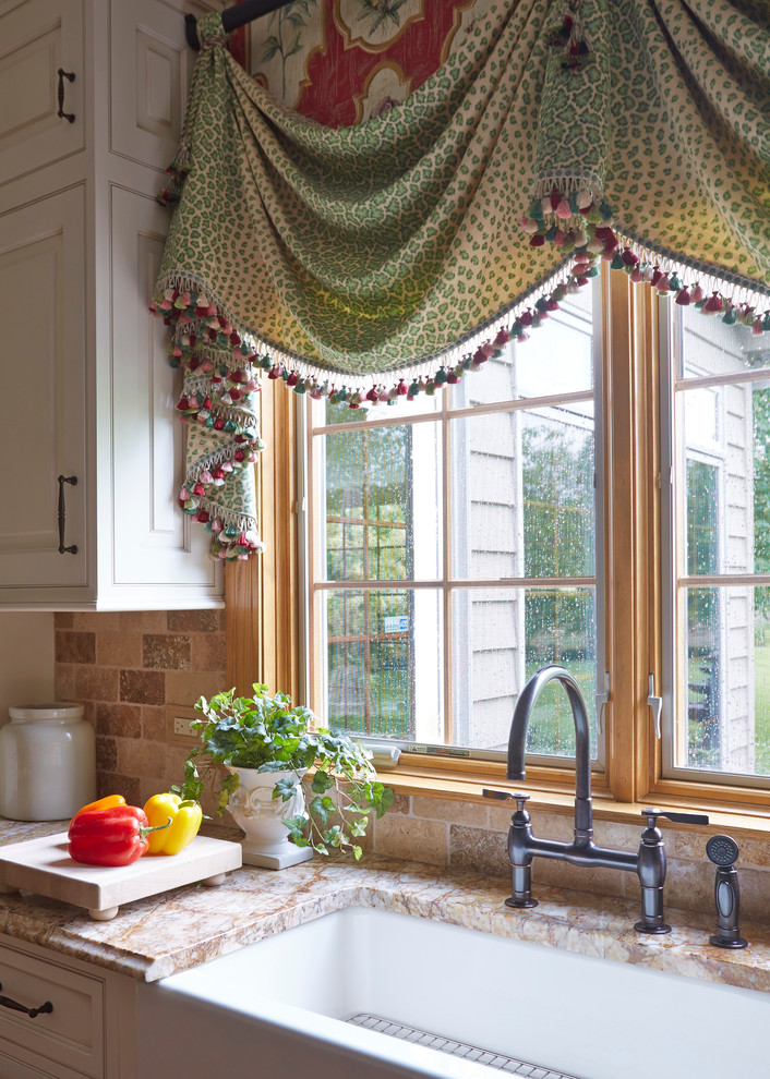 Kitchen - kitchen idea in Chicago