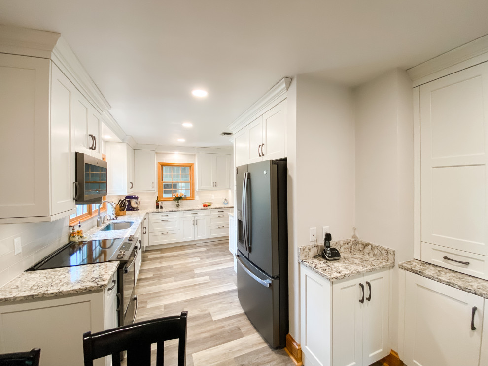 Transitional kitchen photo in Baltimore