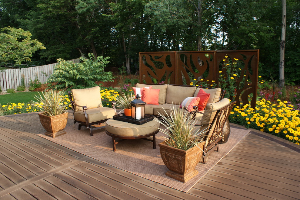 Photo of a mid-sized transitional backyard deck in Minneapolis with no cover.