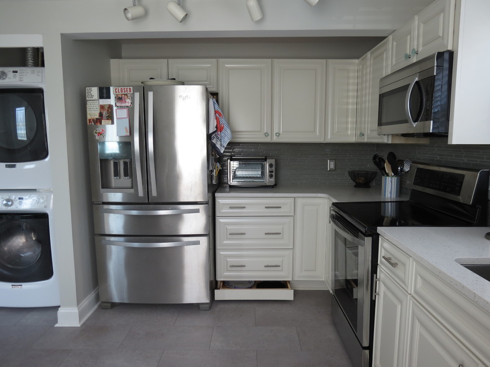 Example of a mid-sized transitional l-shaped purple floor eat-in kitchen design with an undermount sink, raised-panel cabinets, white cabinets, quartz countertops, gray backsplash, glass tile backsplash, stainless steel appliances, no island and white countertops