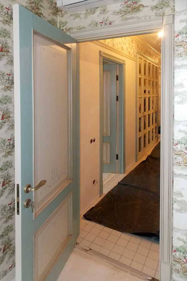 Окрашенные двери