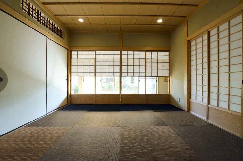 他の地域にある和風のおしゃれなファミリールームの写真