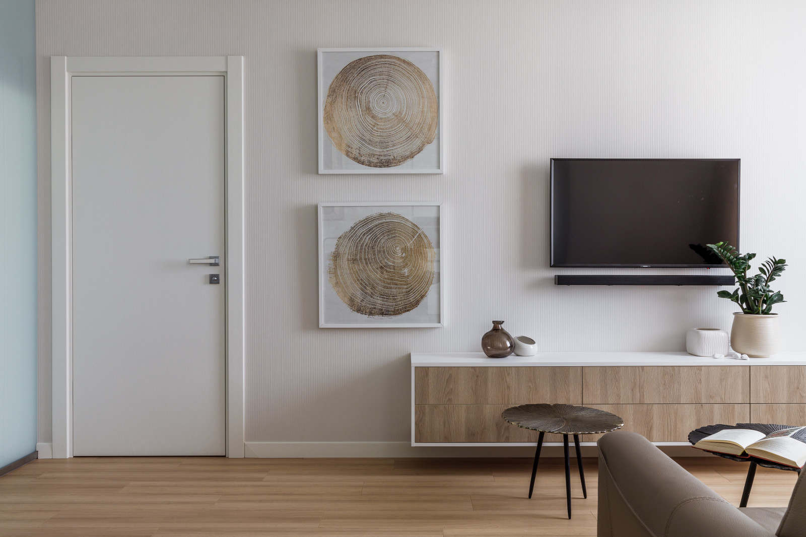 Точка белого(фотографии кухни-гостиной)