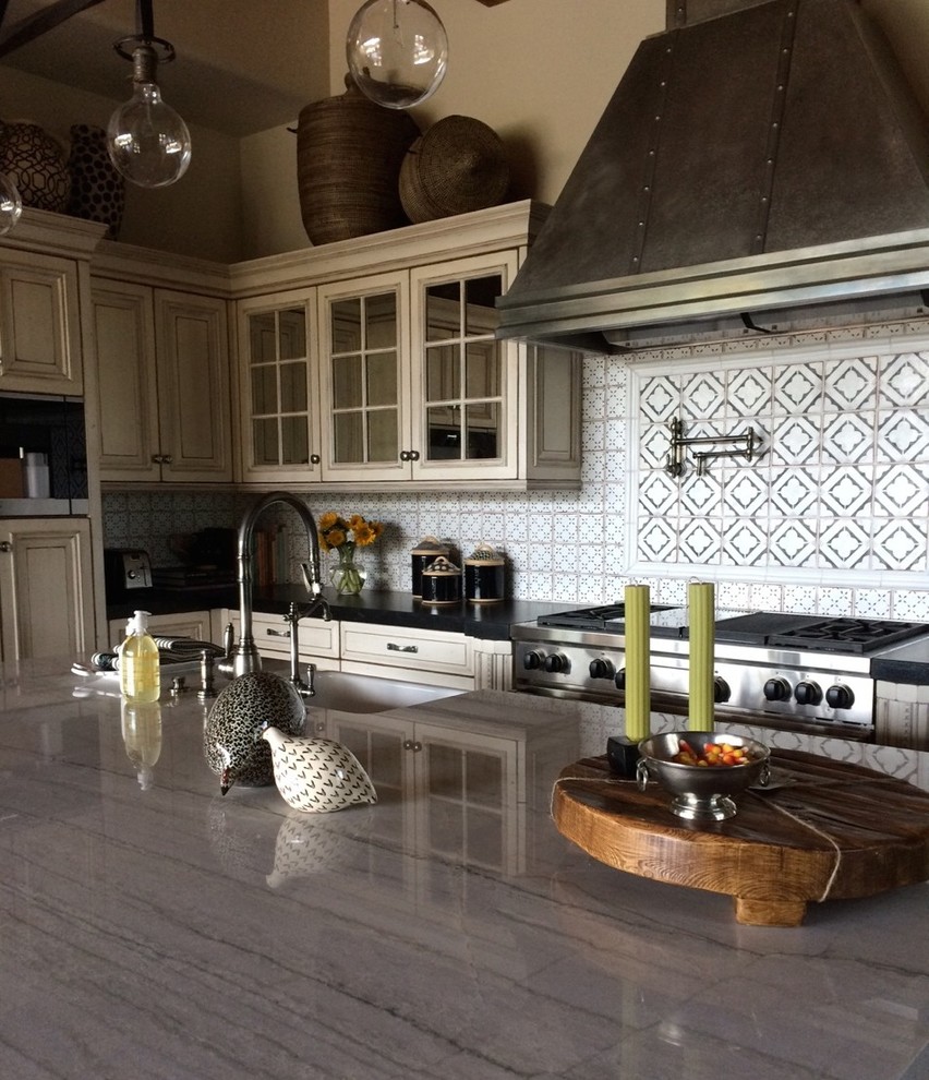 Kitchen - mediterranean kitchen idea in Phoenix