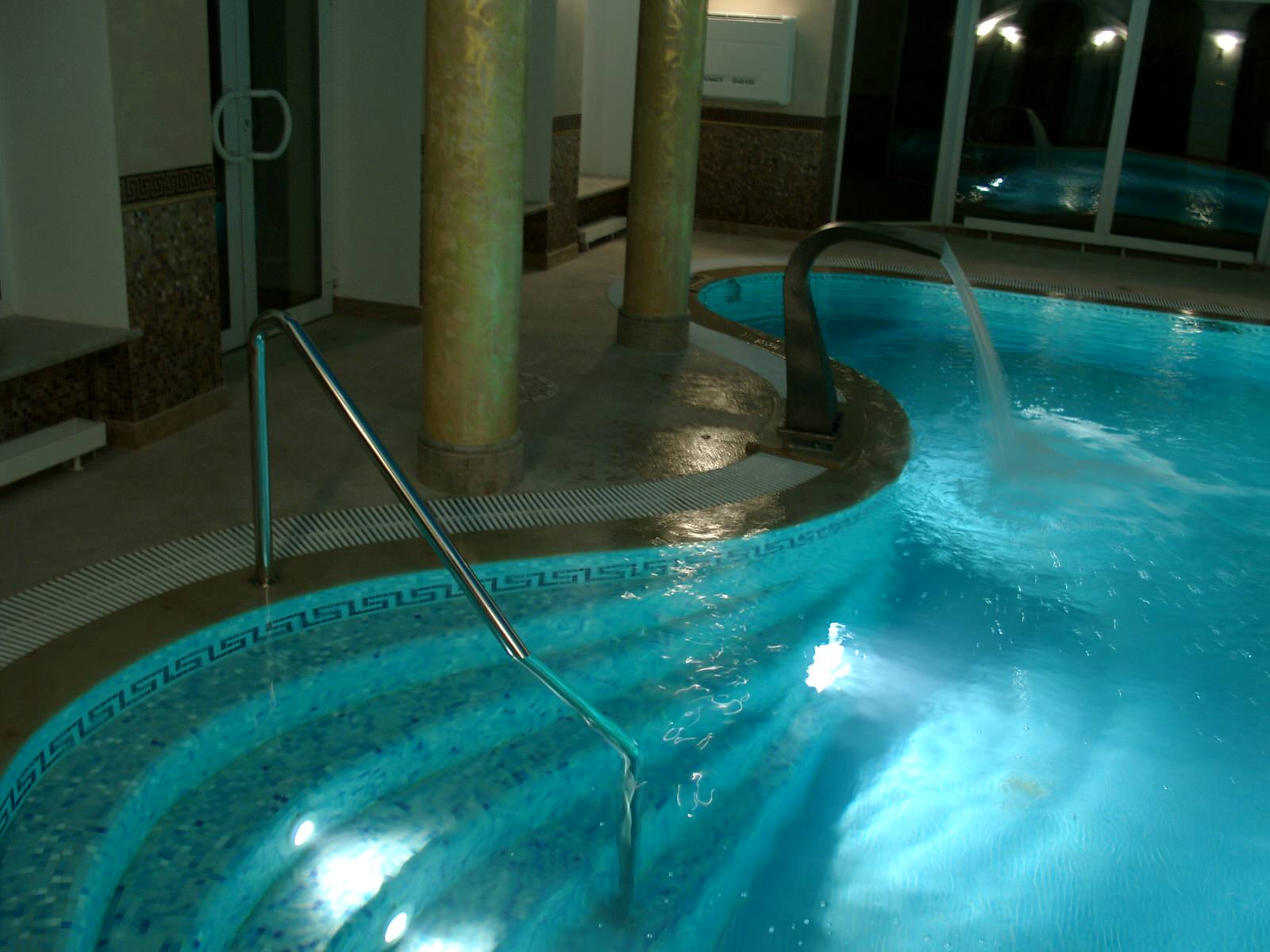 Строительство бассейна с LED подсветкой RGB