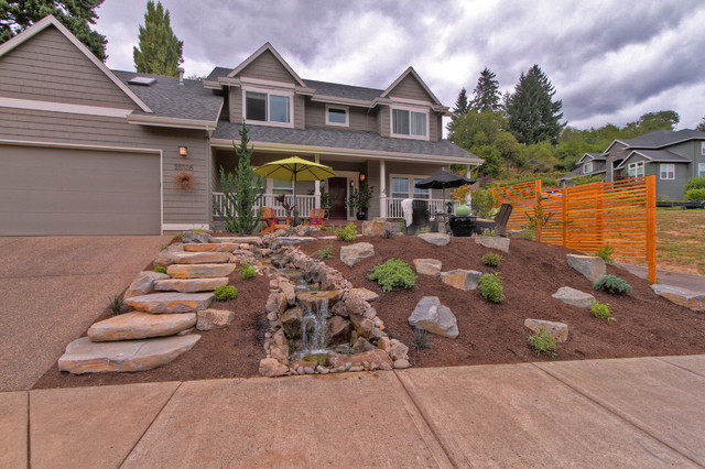 Gravel Courtyad - Water fall - Slab stone steps - privacy screens traditional-garden