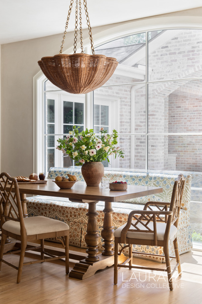 Example of a classic kitchen design in Houston
