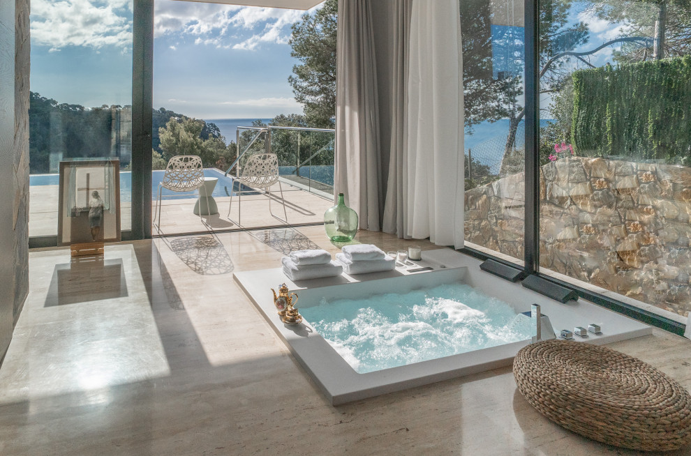 ИСПАНСКАЯ РИВЬЕРА. ДОМ НА СКЛОНЕ.