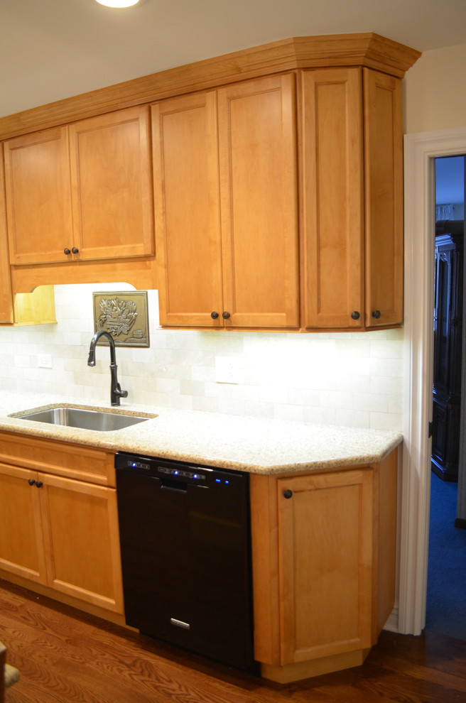 Example of a transitional kitchen design in Chicago
