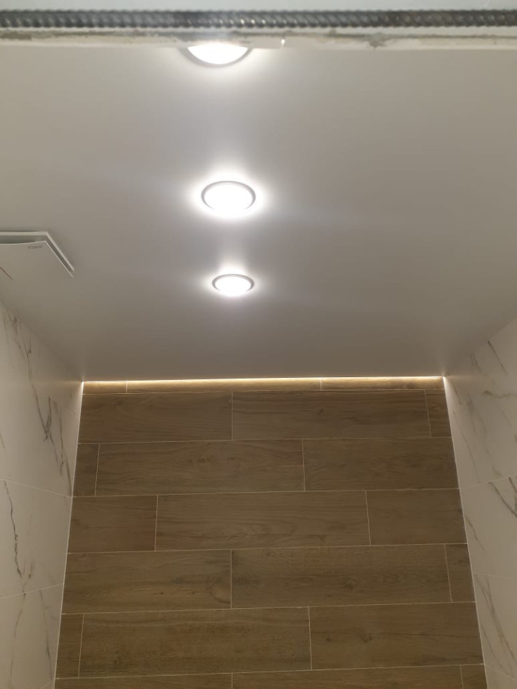 Подсветка фронтальной стены в ванной