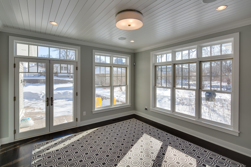 Inspiration for a mid-sized traditional sunroom in Minneapolis.