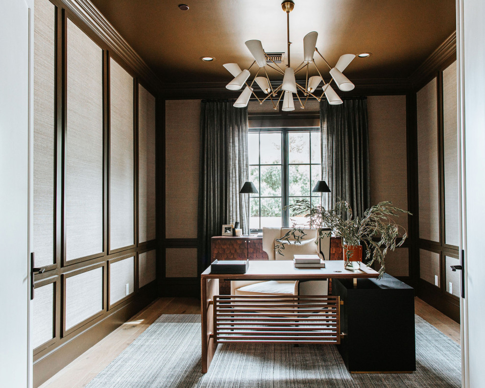 Example of a transitional home design design in Phoenix