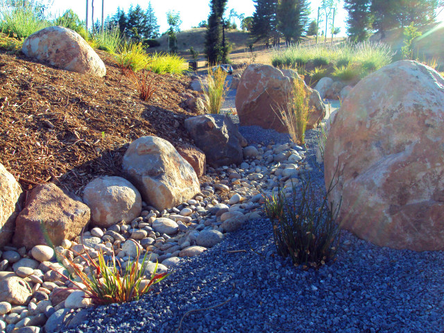 Overflow rock swell : r/landscaping