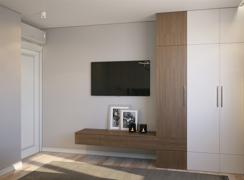 Imagen de dormitorio principal minimalista de tamaño medio con paredes beige, suelo de madera clara, casetón y papel pintado