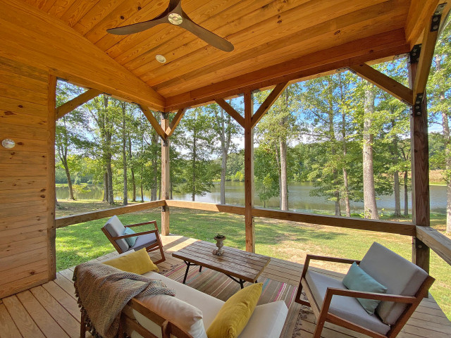Modern Barn Home minimalistisch-veranda