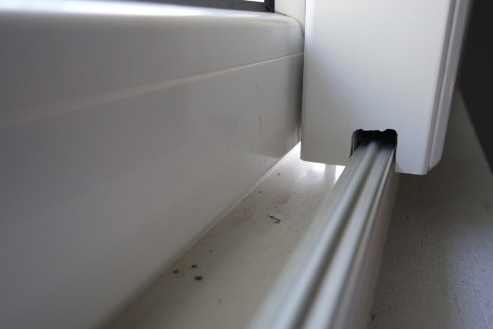 Sealing horizontal sliding windows. What is this part called?