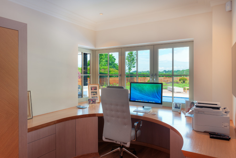 Photo of a contemporary home office in Berkshire.