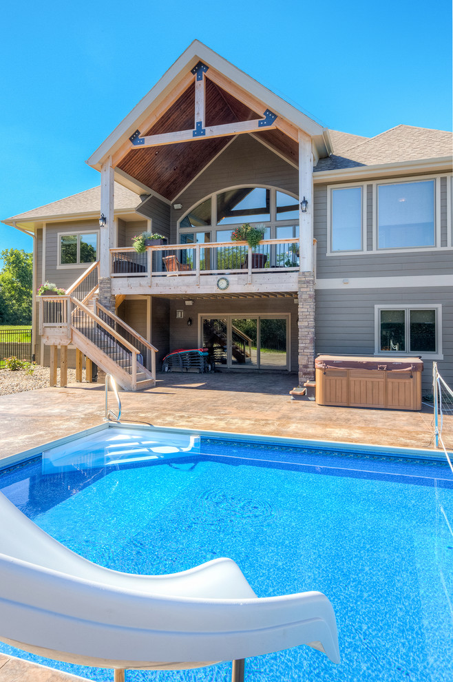 Example of a transitional exterior home design in Cedar Rapids