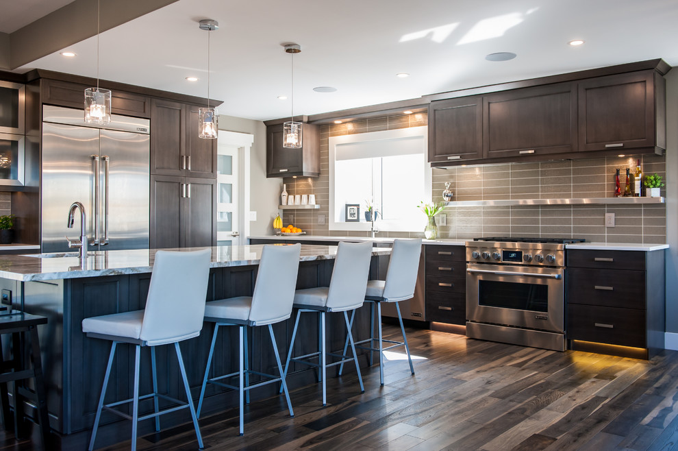 Kitchen - transitional kitchen idea in Edmonton