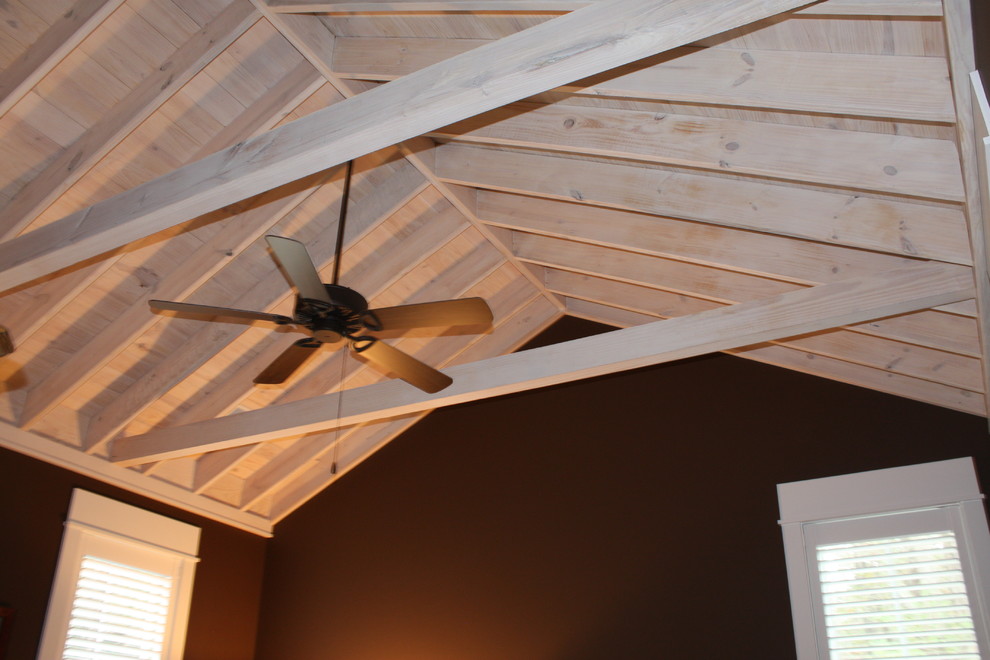 Example of a classic home design design in Atlanta