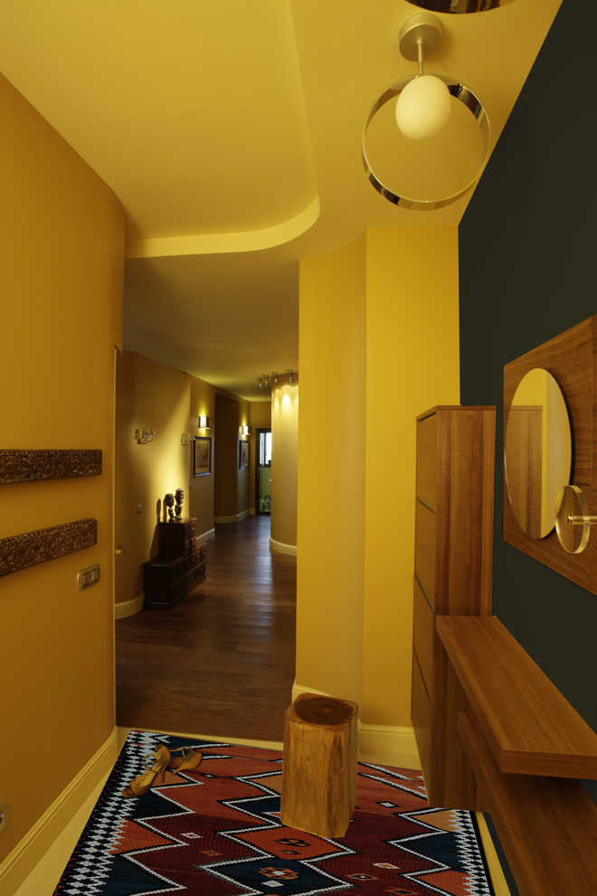 Прихожая. Современный стиль с этническими мотивами.