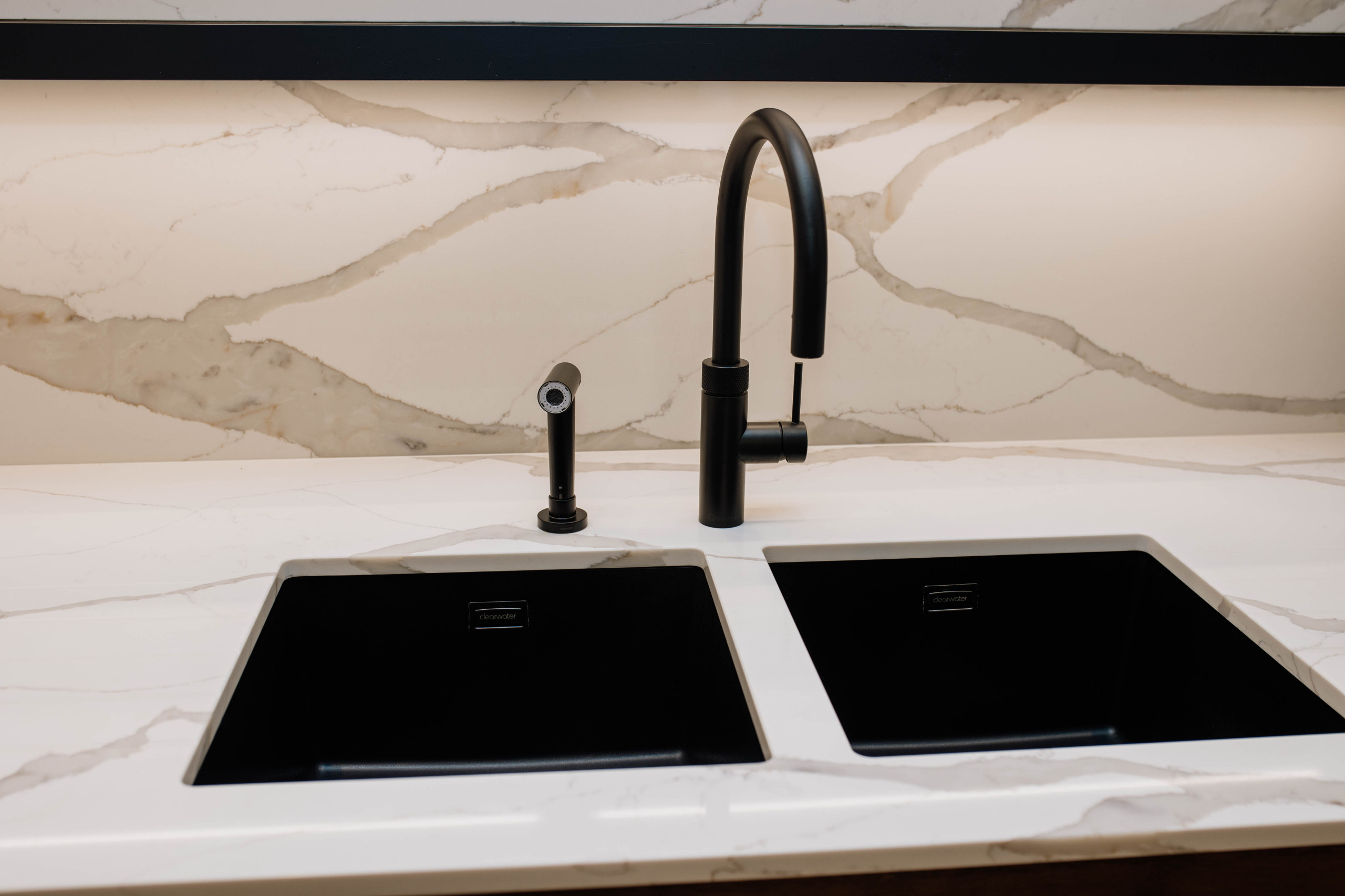 Solid Wood and Anthracite Kitchen