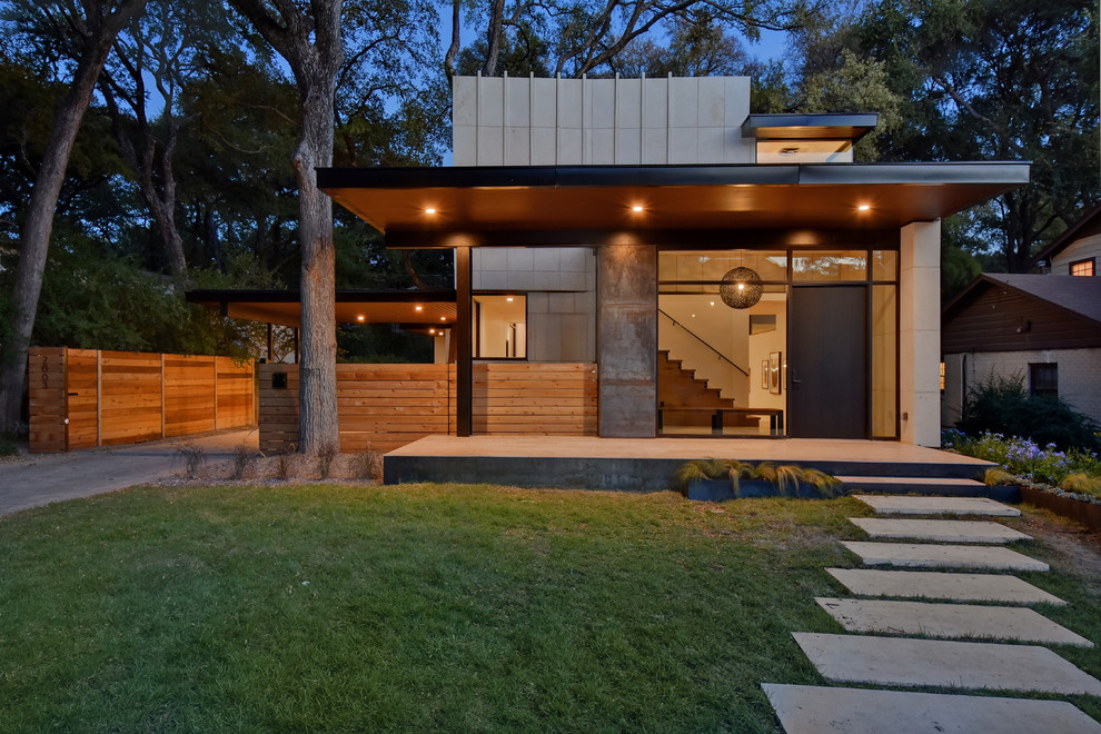 Contemporary two-storey exterior in Austin.