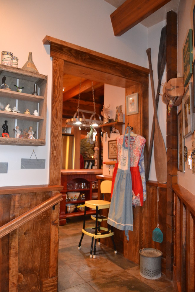 Example of a mountain style hallway design in Seattle