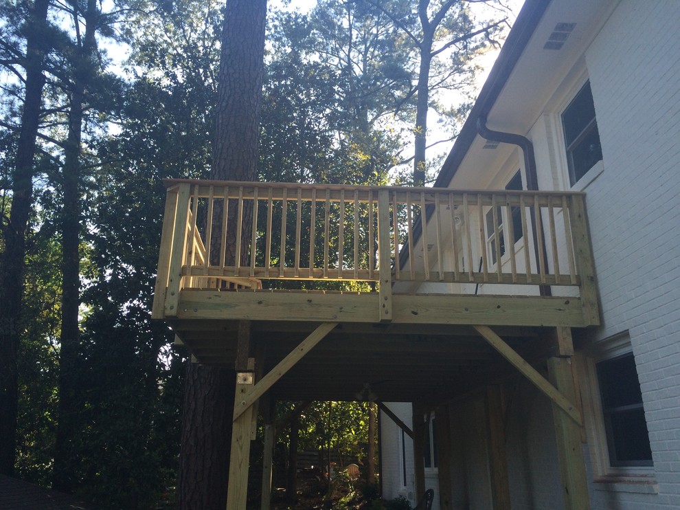 Mountain style deck photo in Atlanta